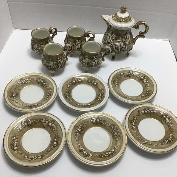 R. Capodimonte M.A.S. Small teapot with 4 footed cups and 6 plates - Picture 1 of 16